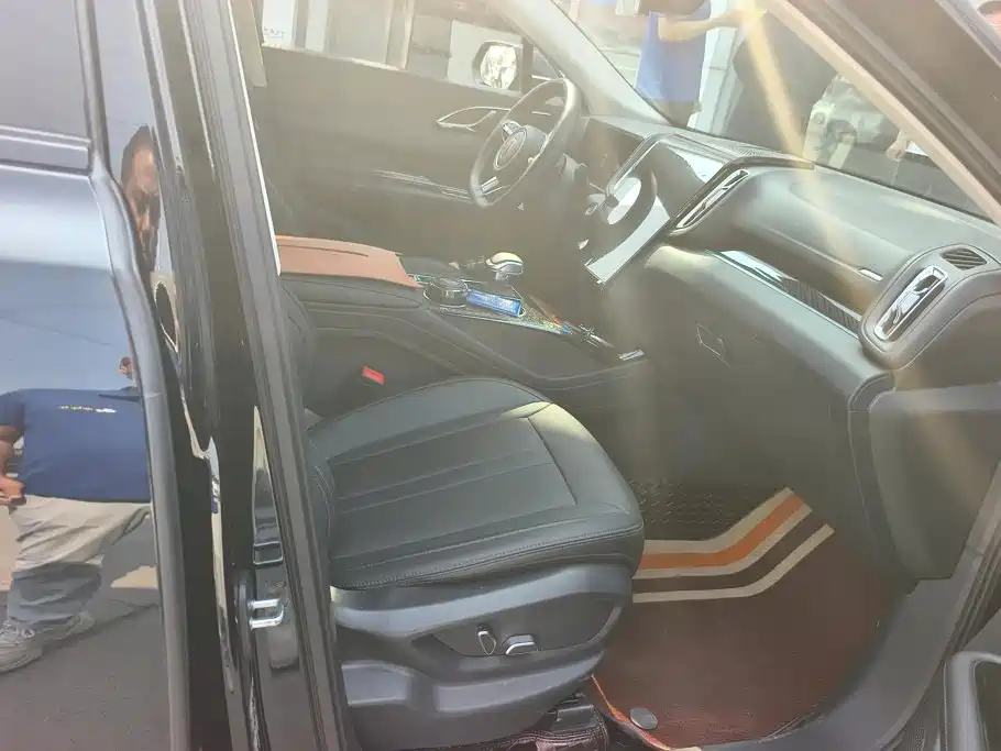 Hongqi Hongqi HS3 — миниатюра 8