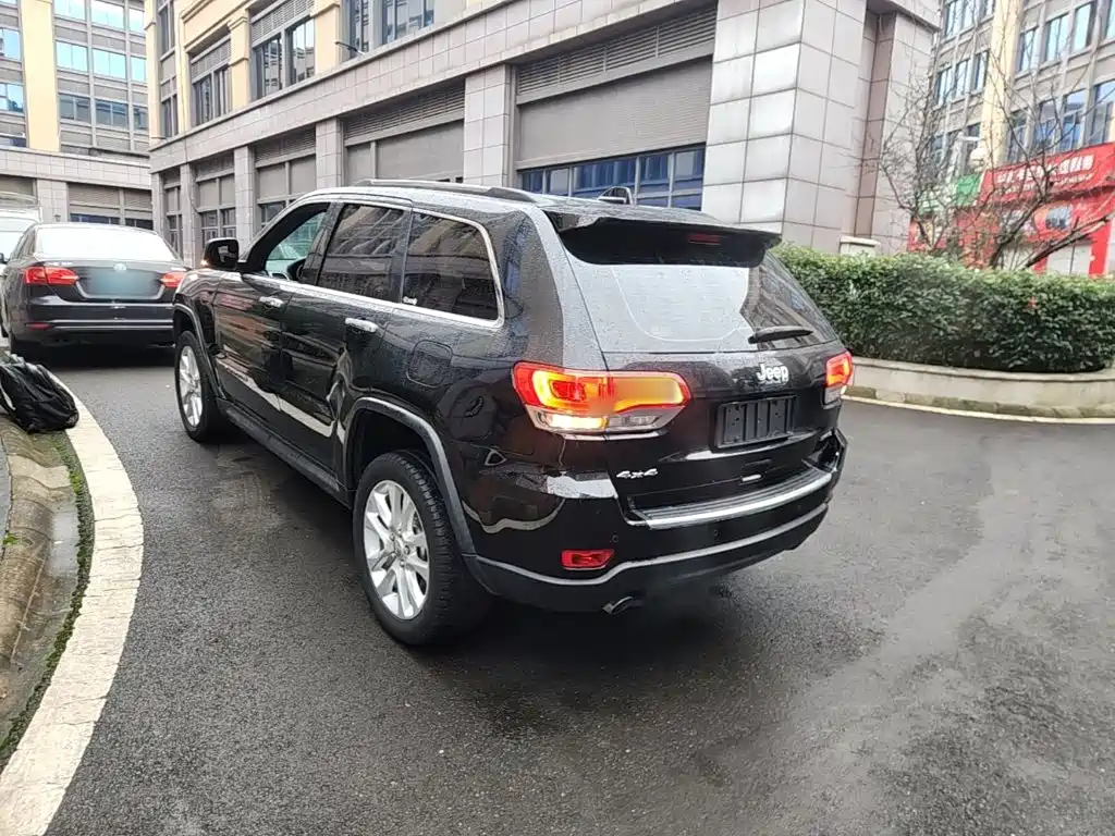 Jeep Grand Cherokee (Import) — миниатюра 5
