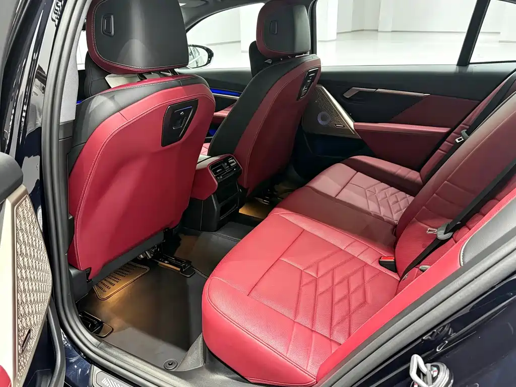 BMW 5 Series — миниатюра 9
