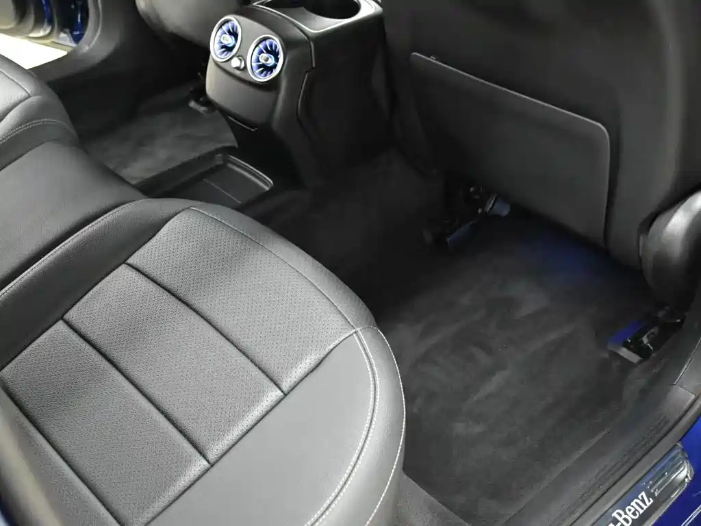 Mercedes-Benz E-Class — миниатюра 8