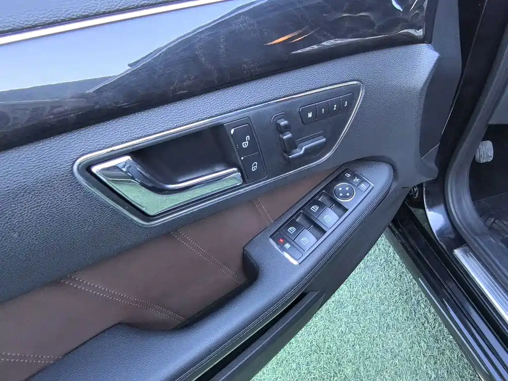 Mercedes-Benz E-Class — миниатюра 11