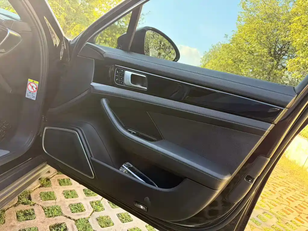 Porsche Panamera — миниатюра 18