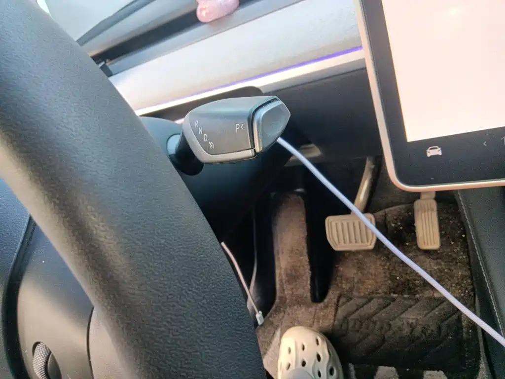 Tesla Model Y — миниатюра 10