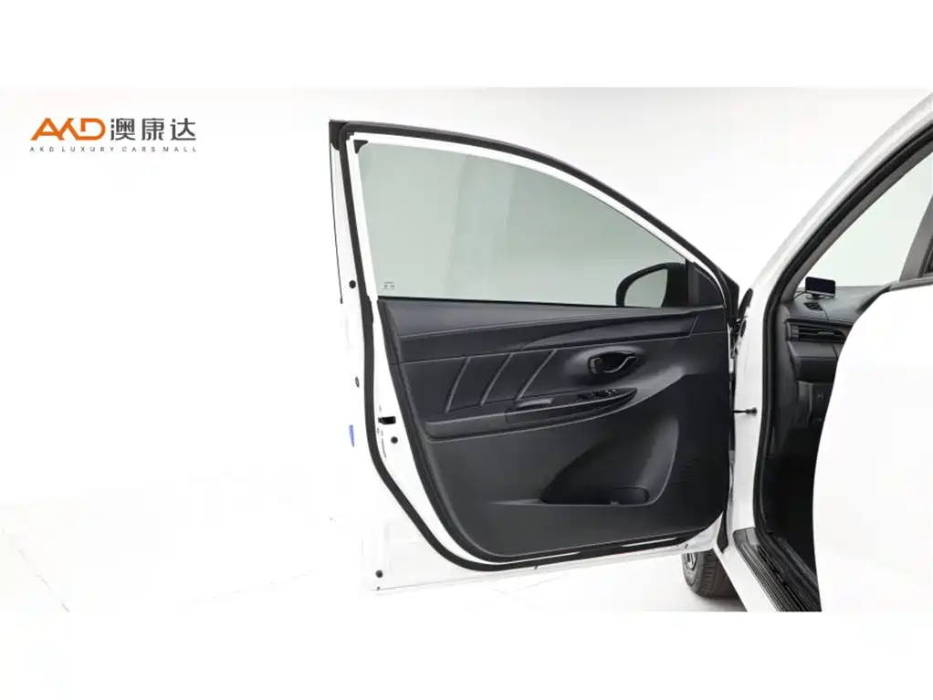 Toyota Yaris L — миниатюра 10