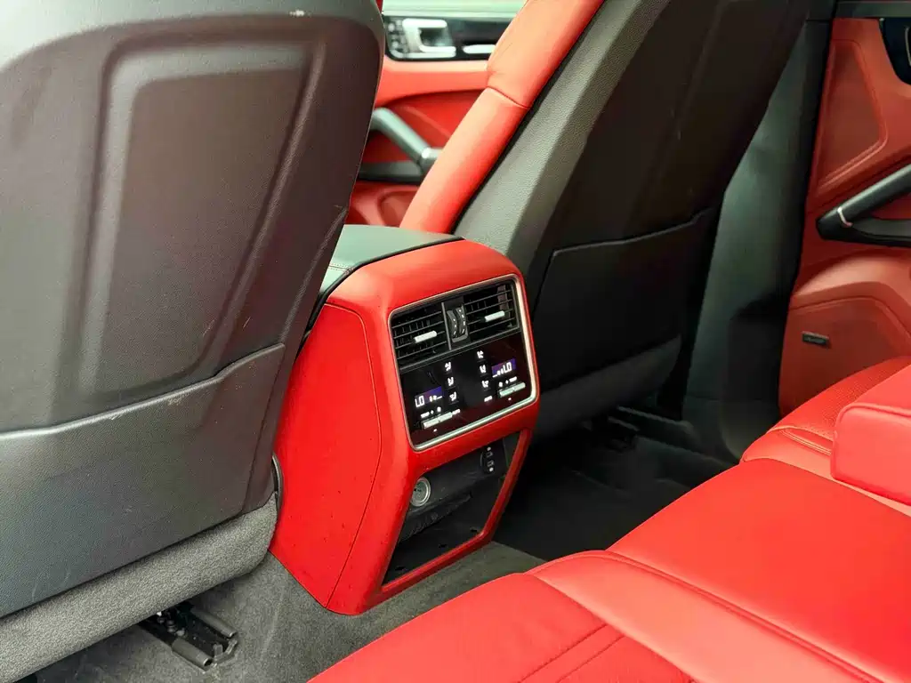 Porsche Cayenne — миниатюра 5
