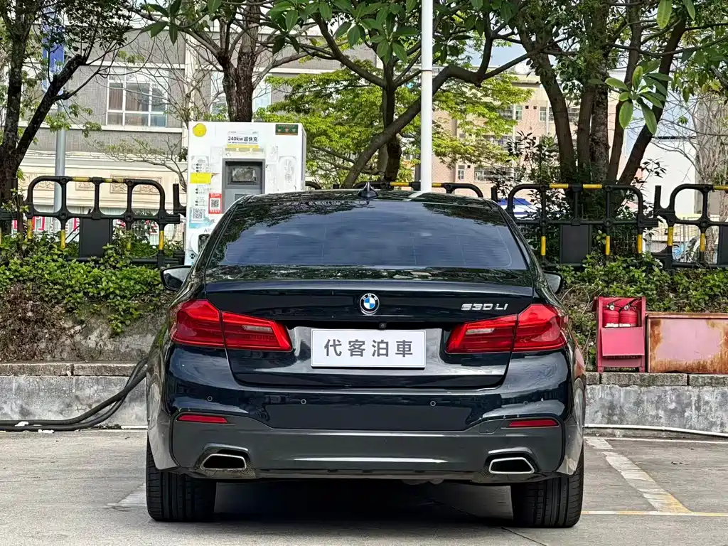 BMW 5 Series — миниатюра 8