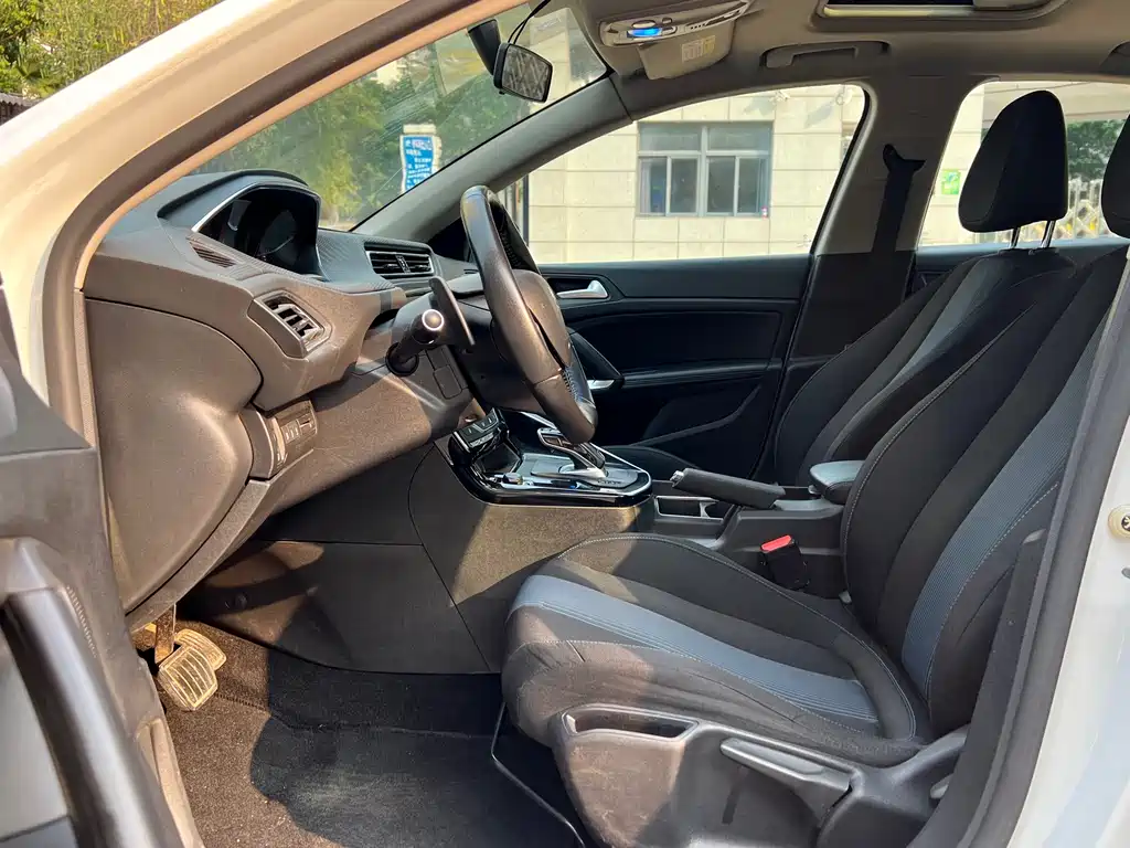 Peugeot 308 — миниатюра 10