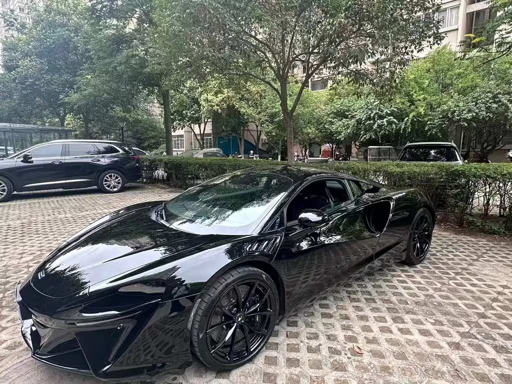 McLaren Artura 2024
