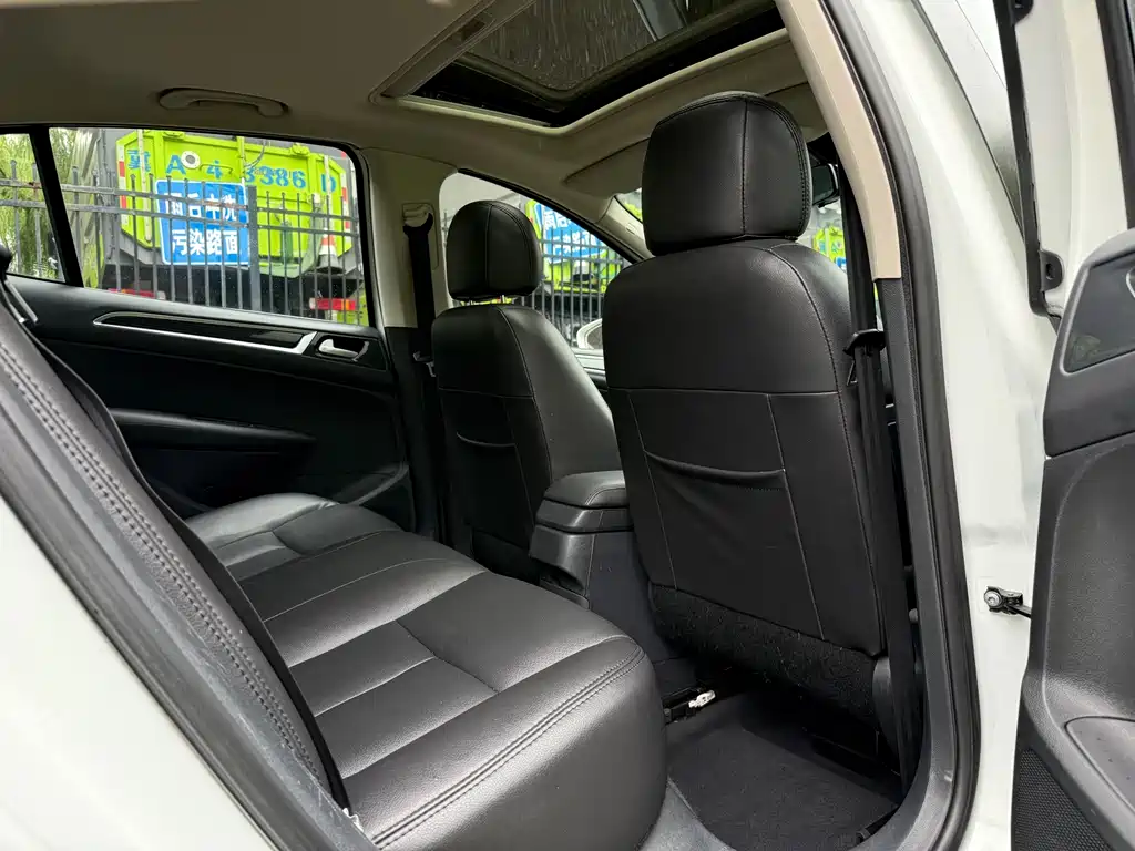 Peugeot 308 — миниатюра 10