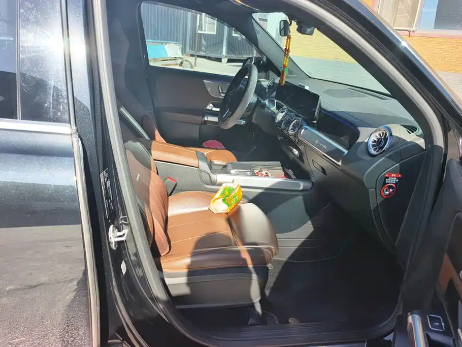 Mercedes-Benz GLB — миниатюра 8