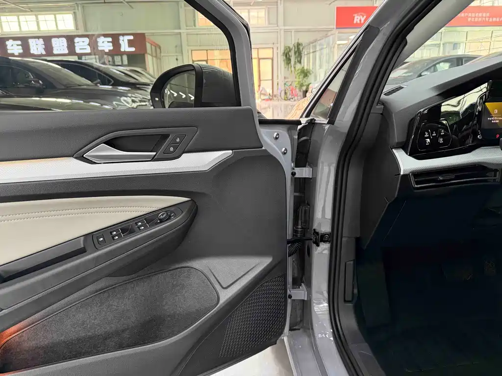Volkswagen Golf 2023 280TSI DSG Pro