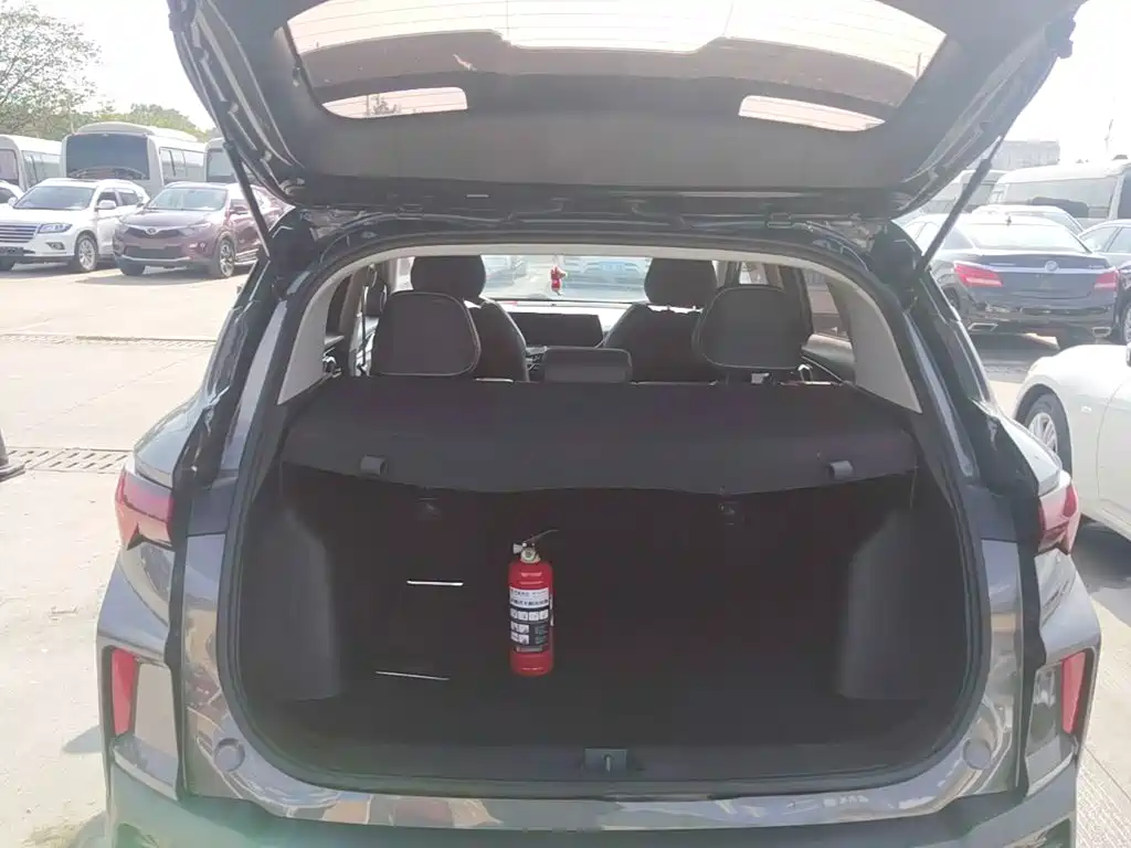 Geely Binyue — миниатюра 15
