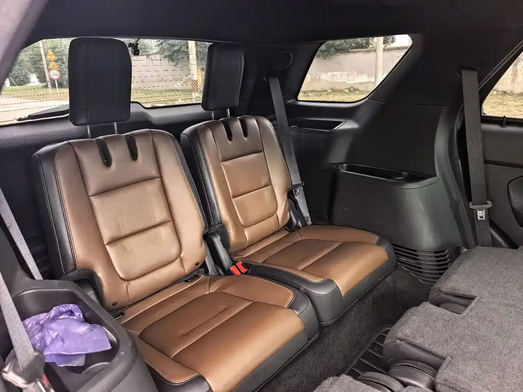 Ford Explorer (Import) — миниатюра 9