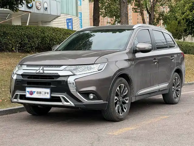 mitsubishi outlander