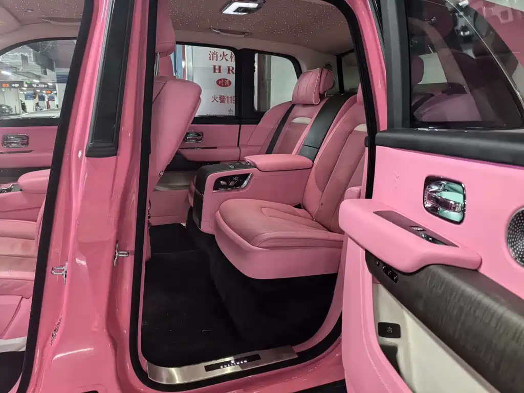 Rolls-Royce Cullinan 2018 мест