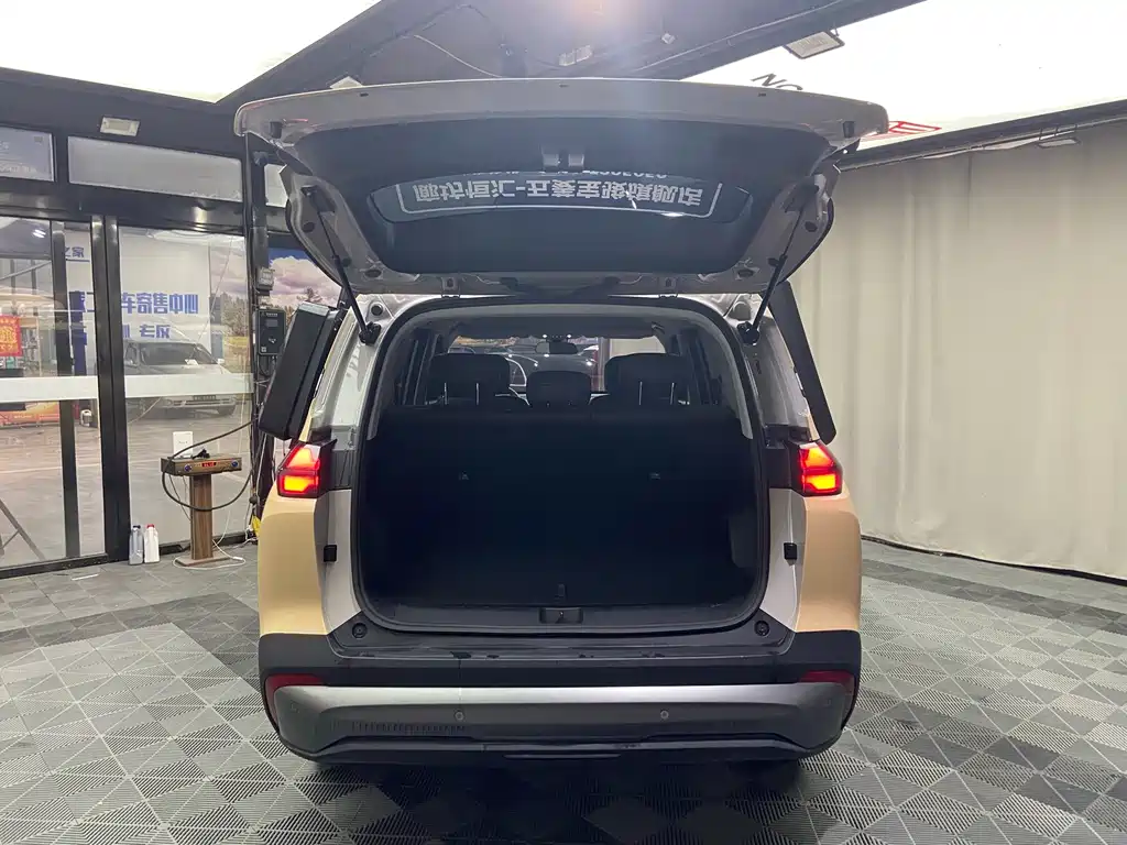 Wuling Xingguang 560 New Energy — миниатюра 17