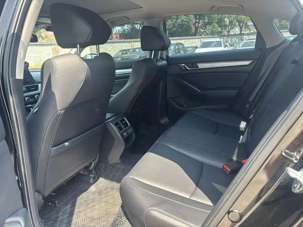 Honda Accord — миниатюра 9