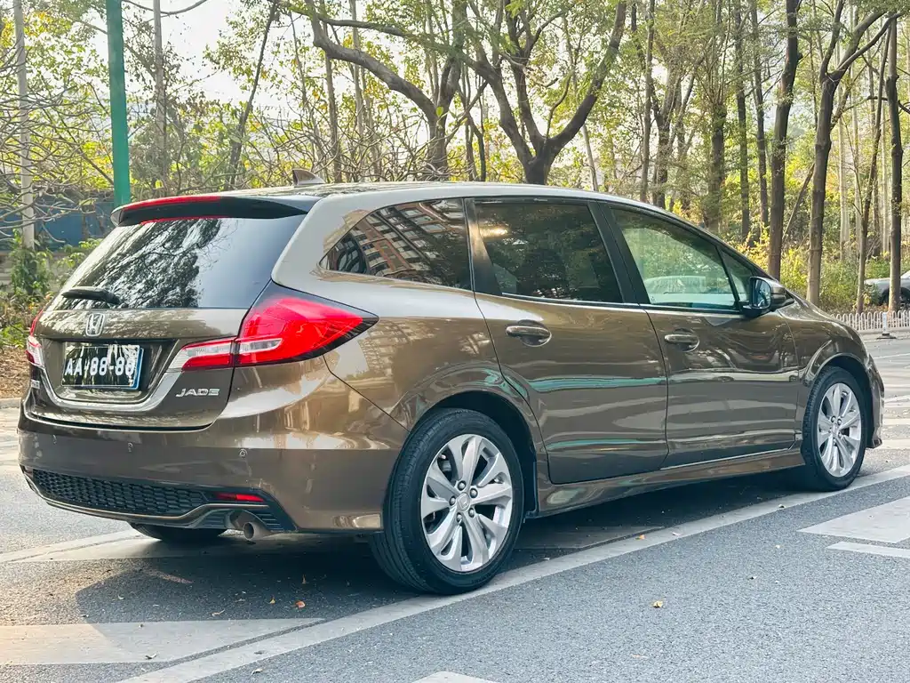Honda Jade 2017 1.8L AT 5 мест