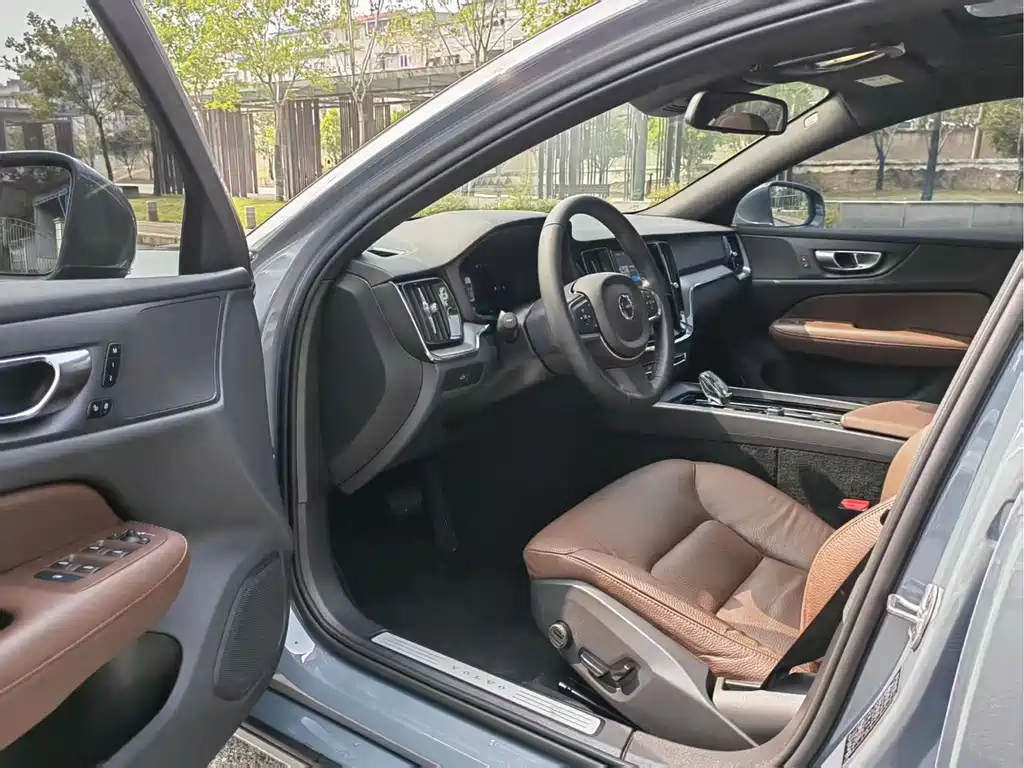 Volvo S60 — миниатюра 3