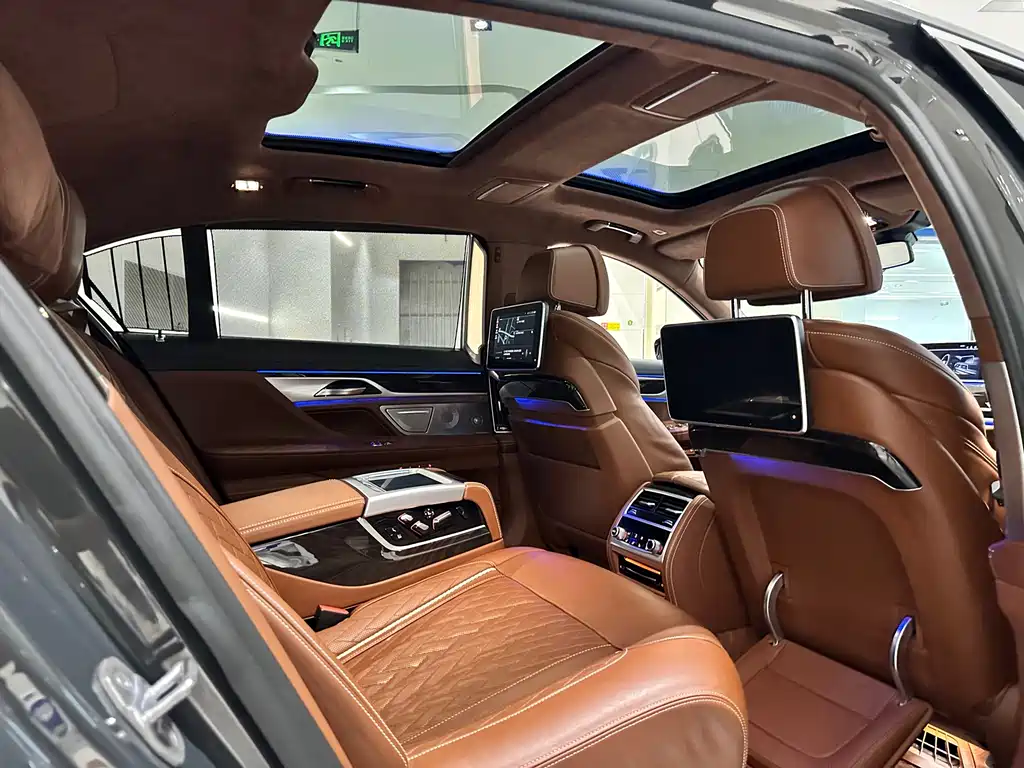 BMW 7 Series — миниатюра 16