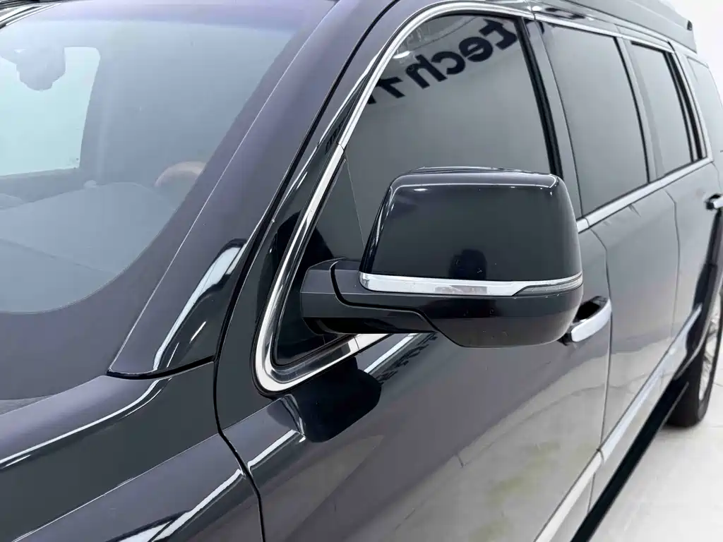 Cadillac Escalade — миниатюра 13