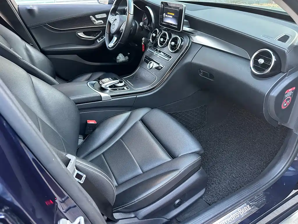 Mercedes-Benz C-Class — миниатюра 6
