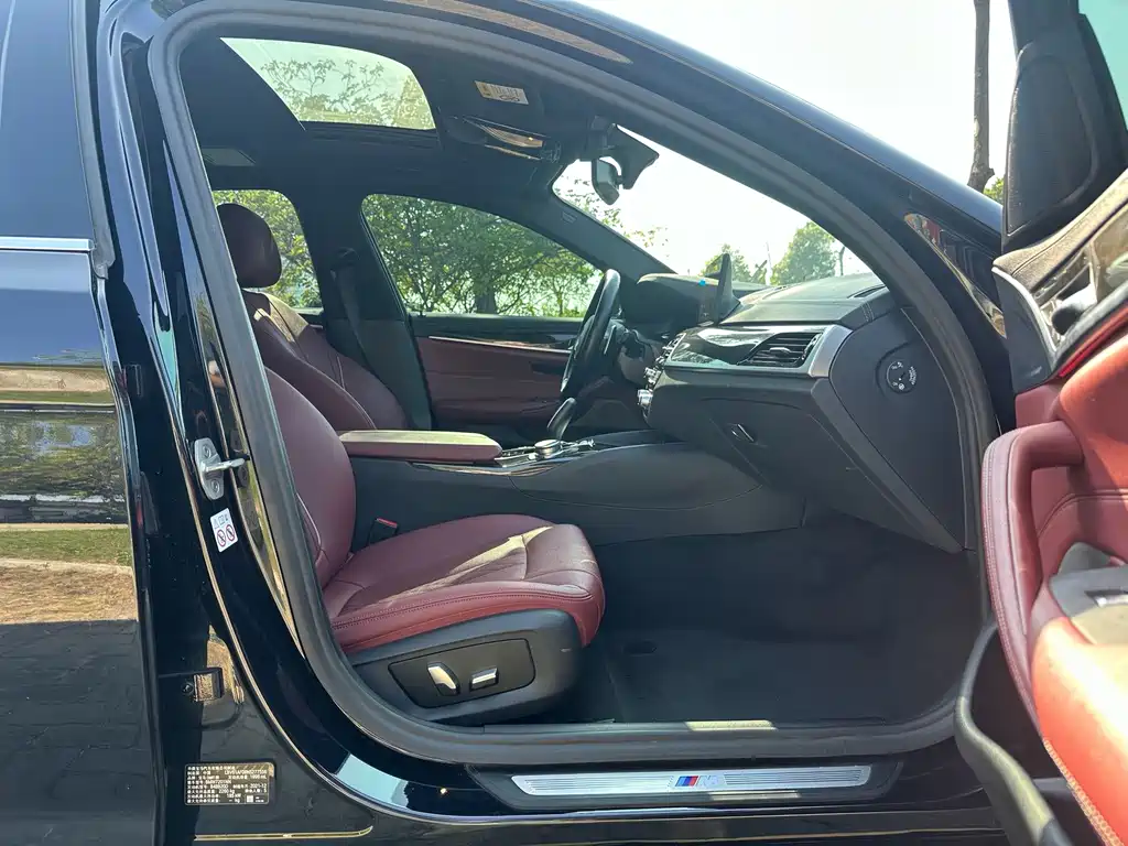 BMW 5 Series — миниатюра 13