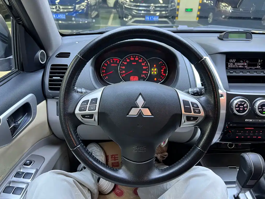Mitsubishi Pajero Sport — миниатюра 5