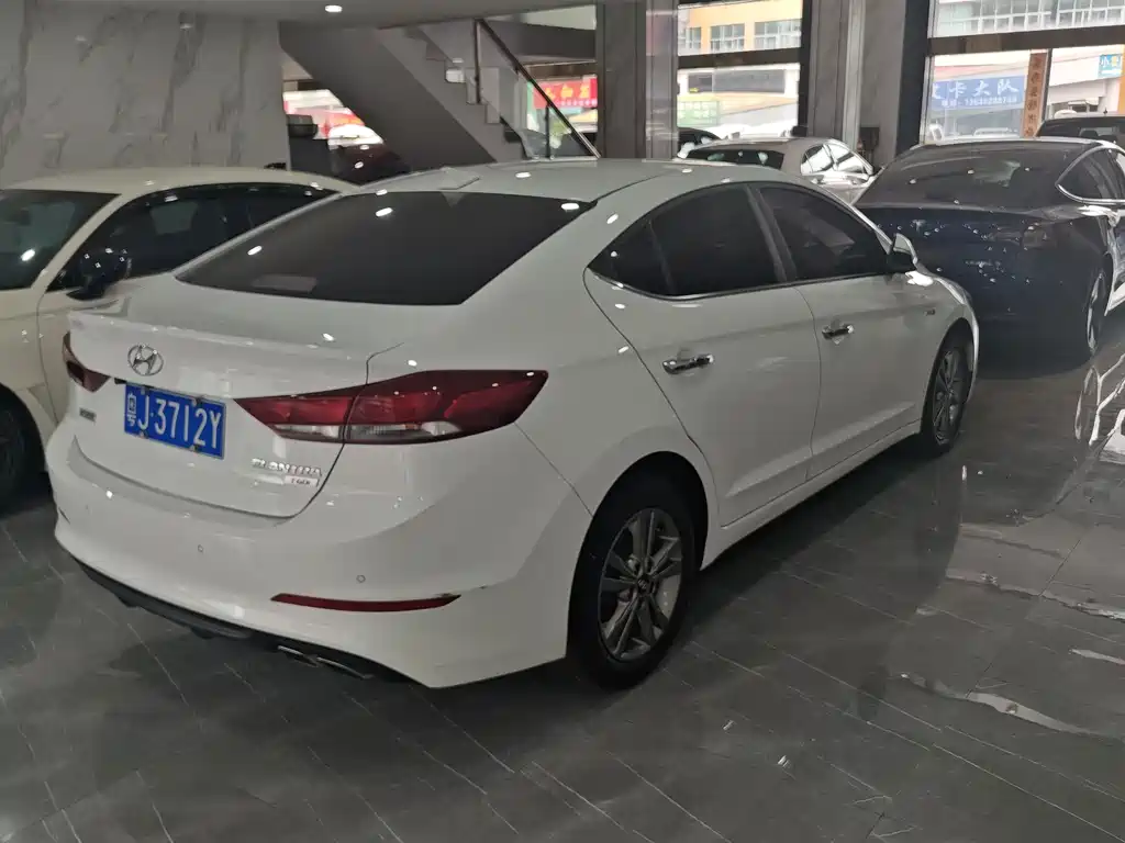 Hyundai Elantra — миниатюра 4