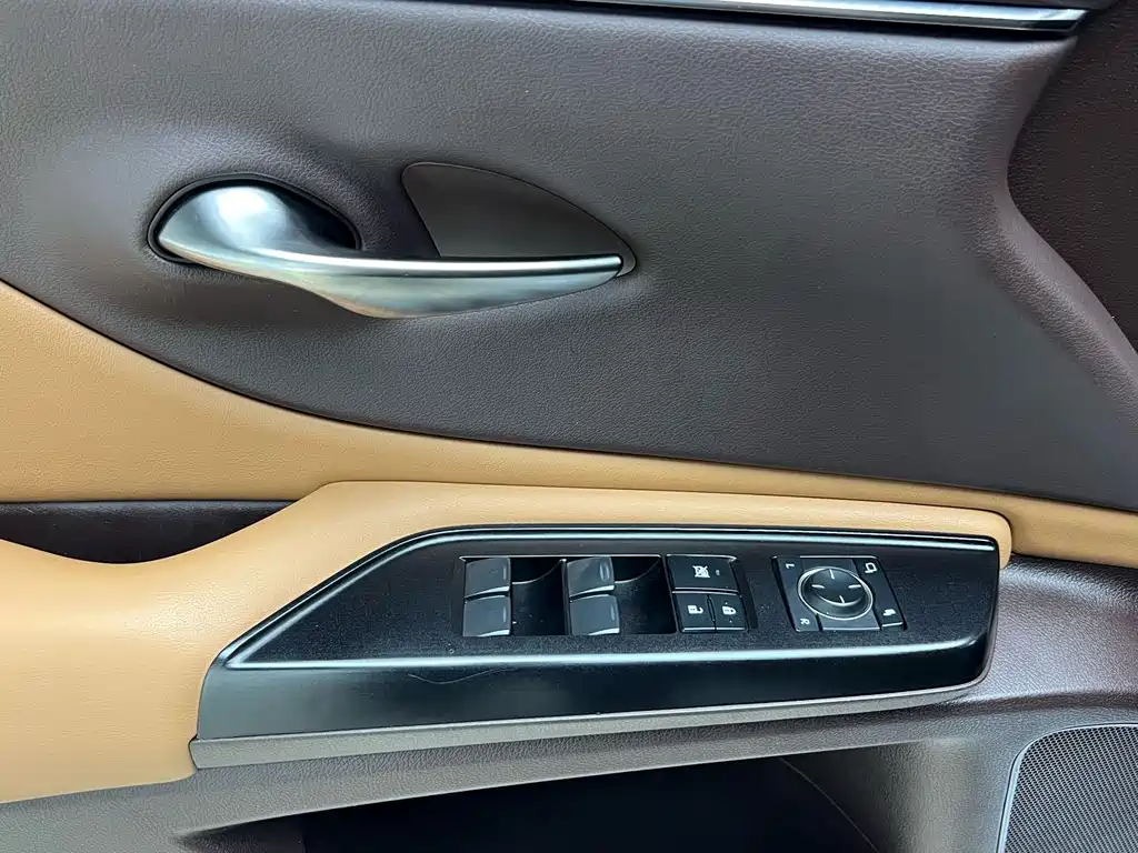 Lexus ES — миниатюра 18