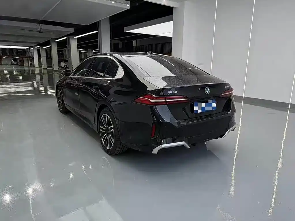 BMW 5 Series — миниатюра 13