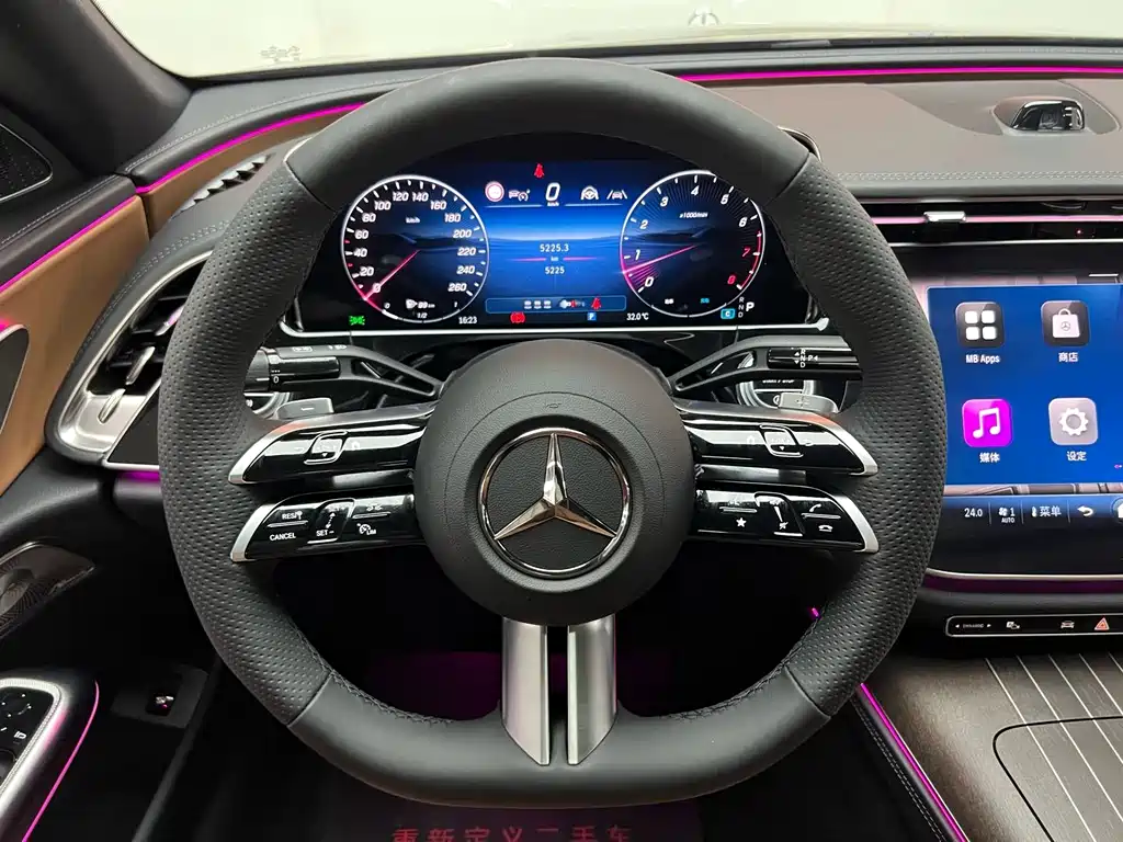 Mercedes-Benz E-Class — миниатюра 14