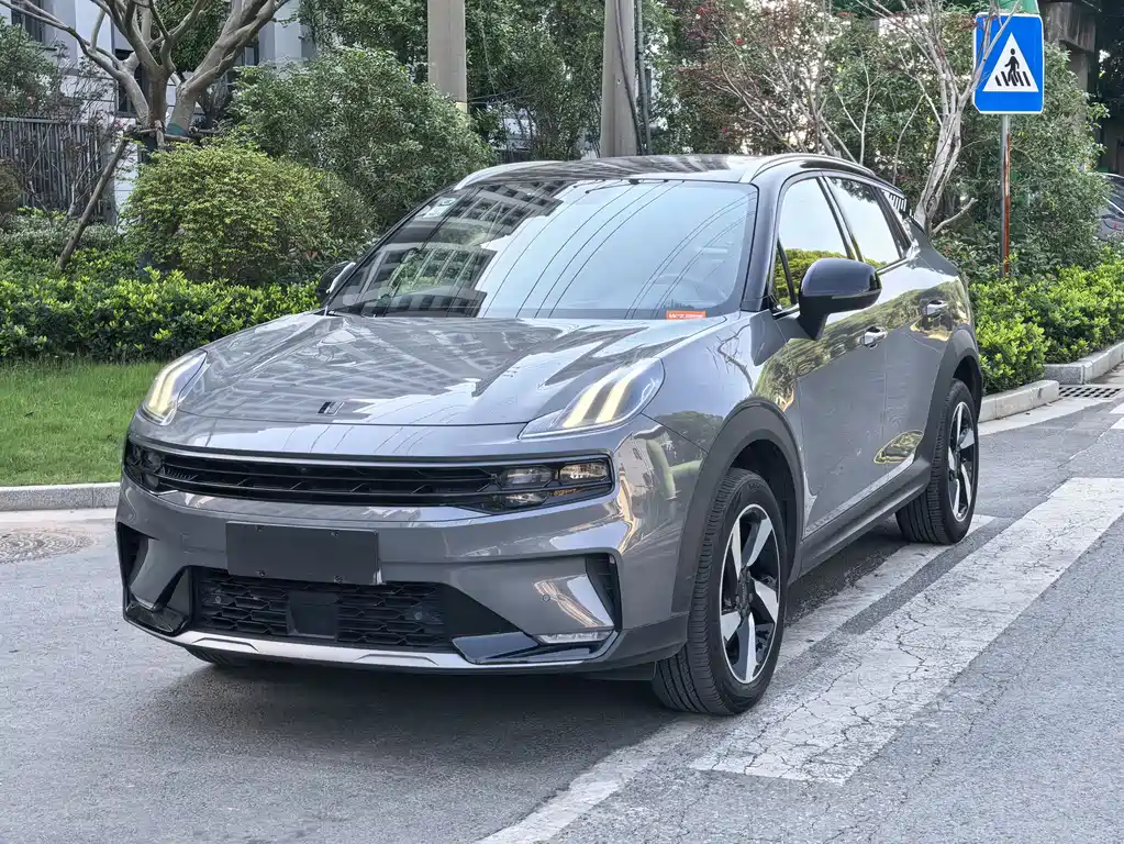 Lynk & Co 06