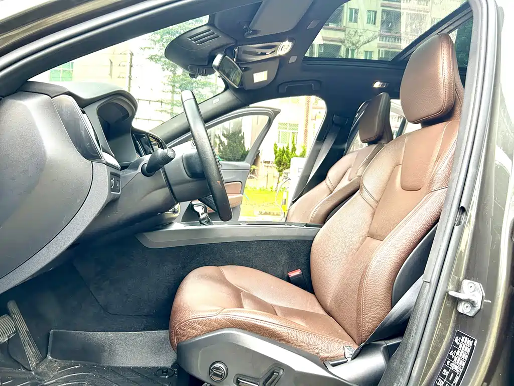 Volvo XC60 — миниатюра 10
