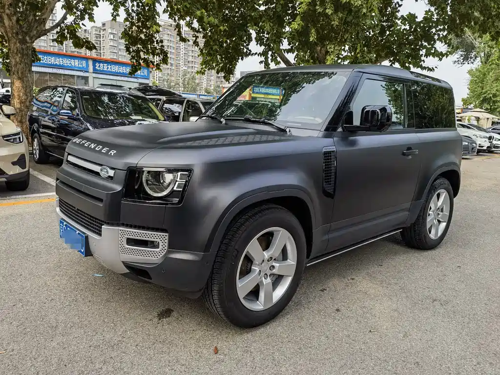 Land Rover Defender 2024