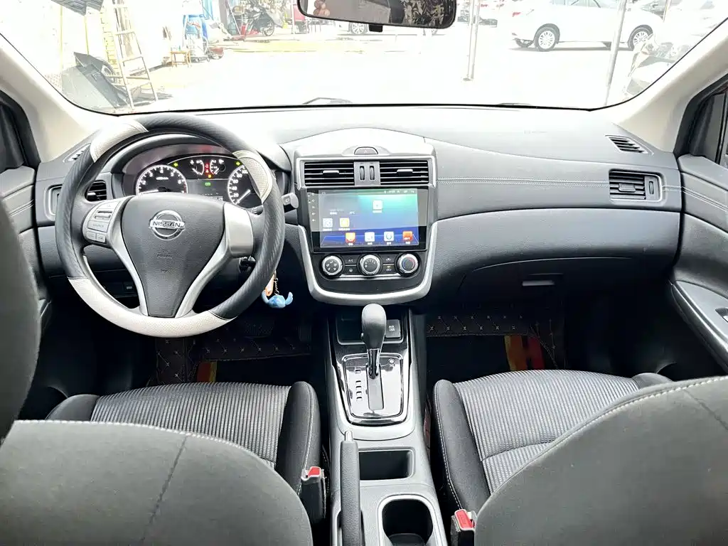 Nissan Tiida — миниатюра 20