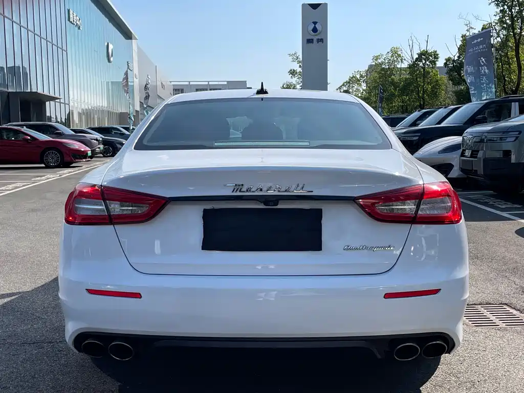 Maserati Quattroporte — миниатюра 20