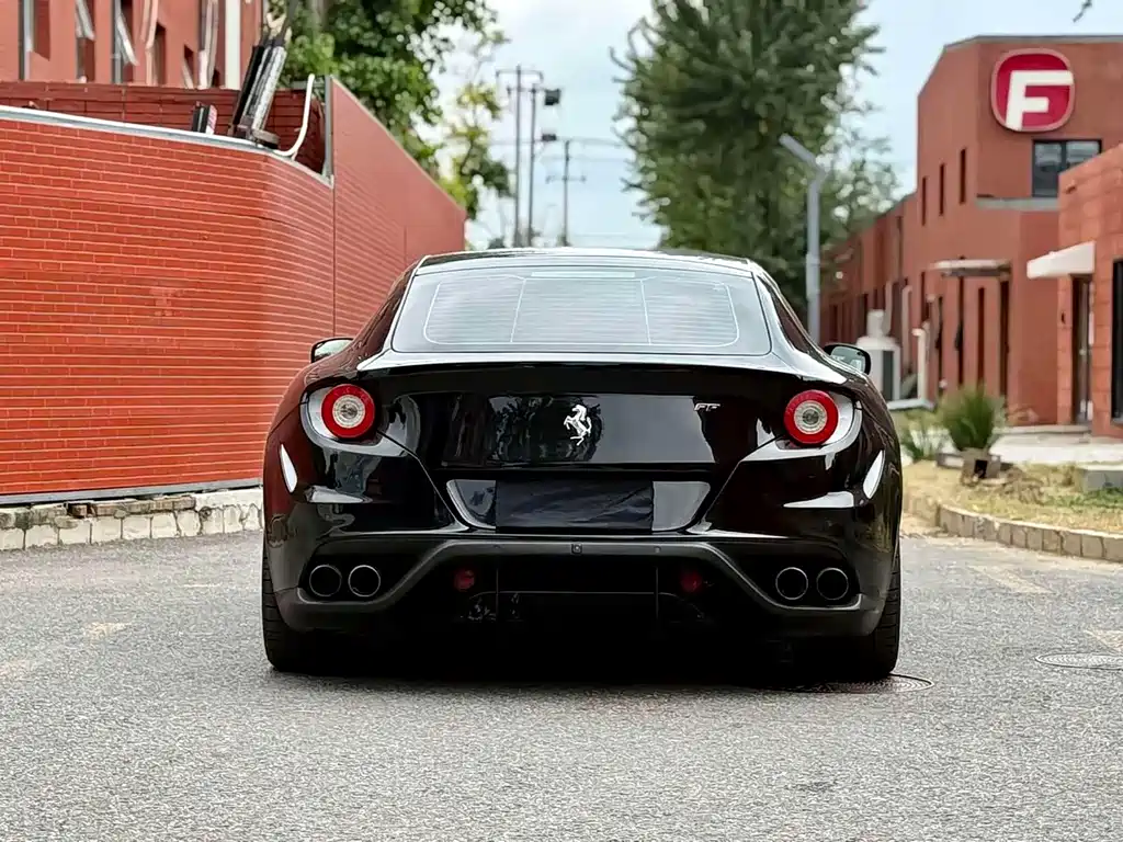 Ferrari FF — миниатюра 5