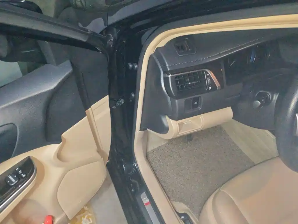 Toyota Camry — миниатюра 12