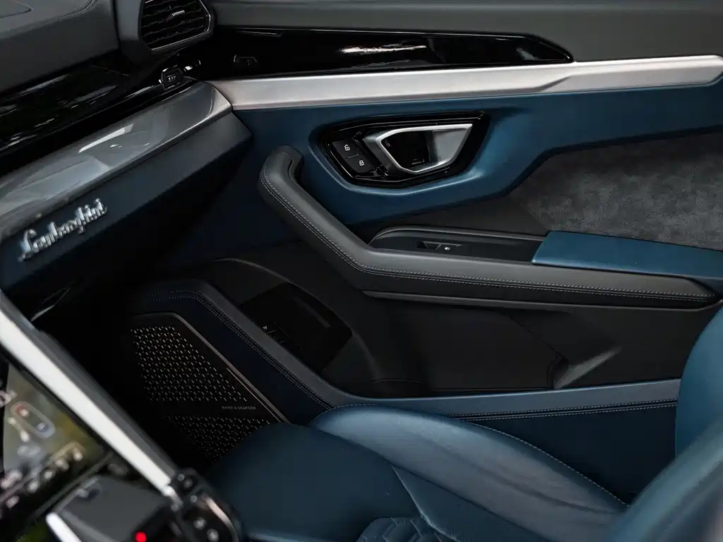 Lamborghini Urus — миниатюра 12
