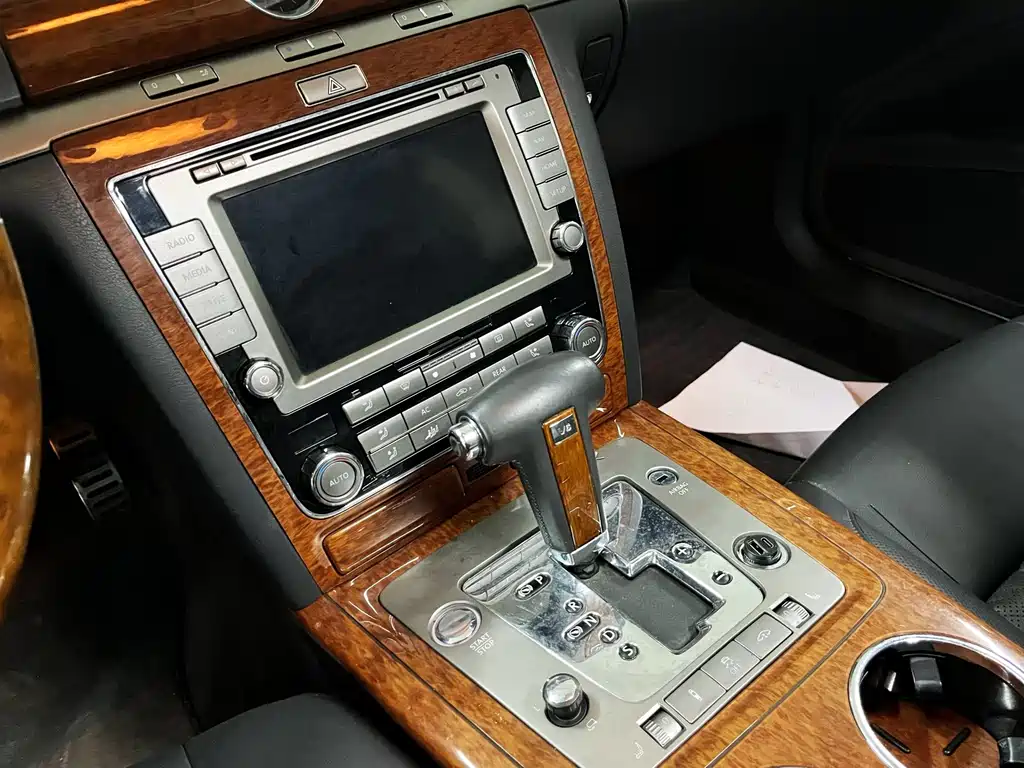 Volkswagen Phaeton — миниатюра 12