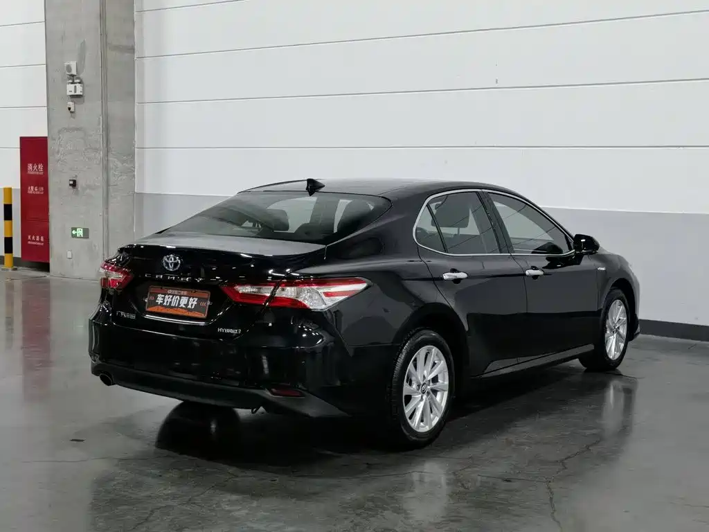 Toyota Camry — миниатюра 2