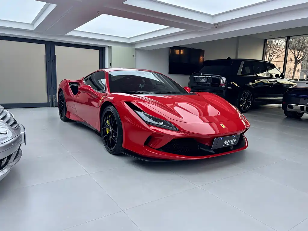 FERRARI F8