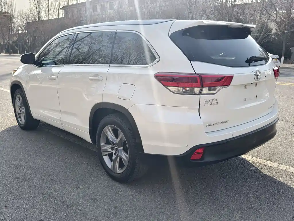 TOYOTA HIGHLANDER