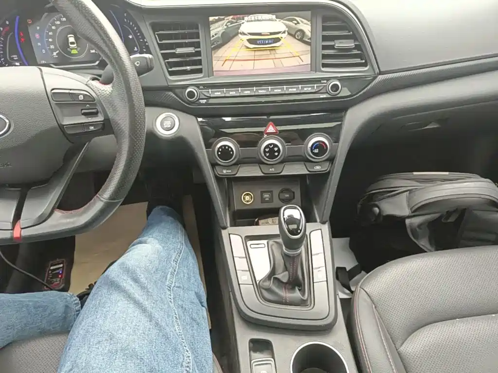 Hyundai Elantra — миниатюра 14