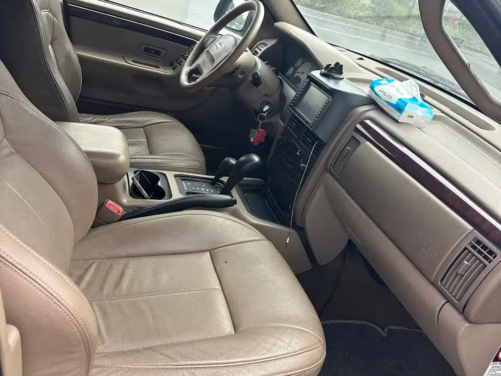 Jeep Grand Cherokee — миниатюра 11