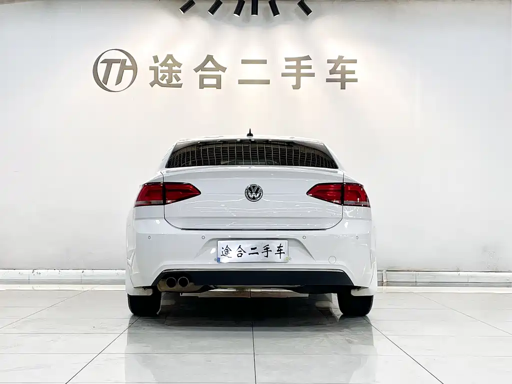 Volkswagen Lamando 2017 230TSI MT
