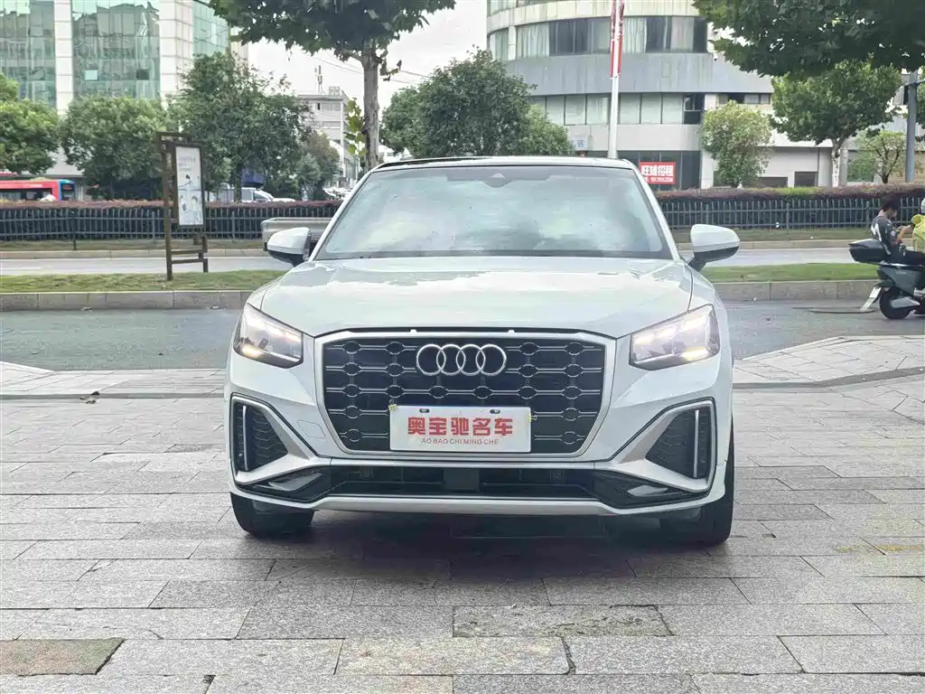 Audi Q2L
