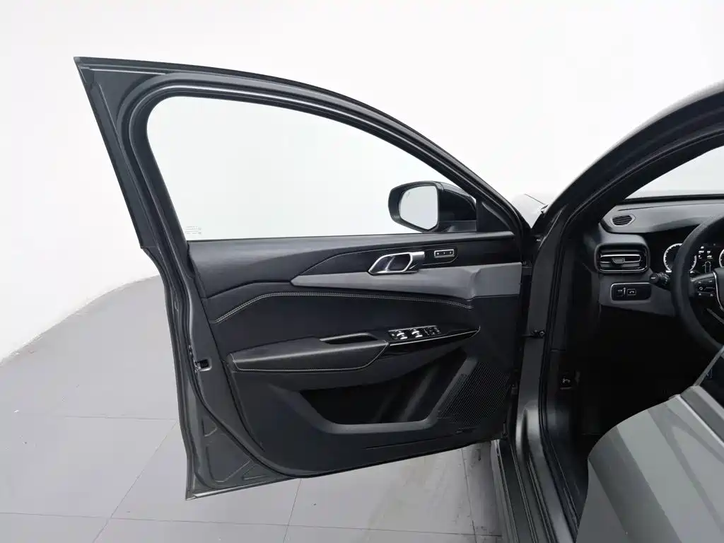Lynk & Co 03 — миниатюра 8
