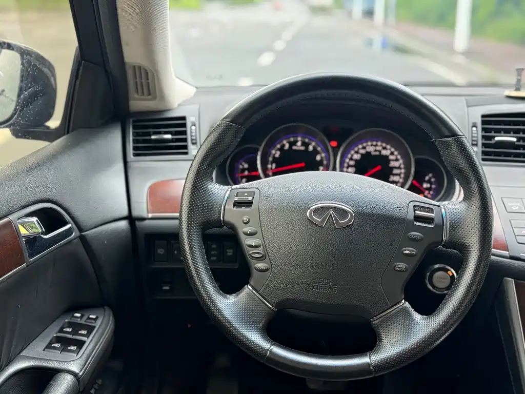 Infiniti M — миниатюра 10